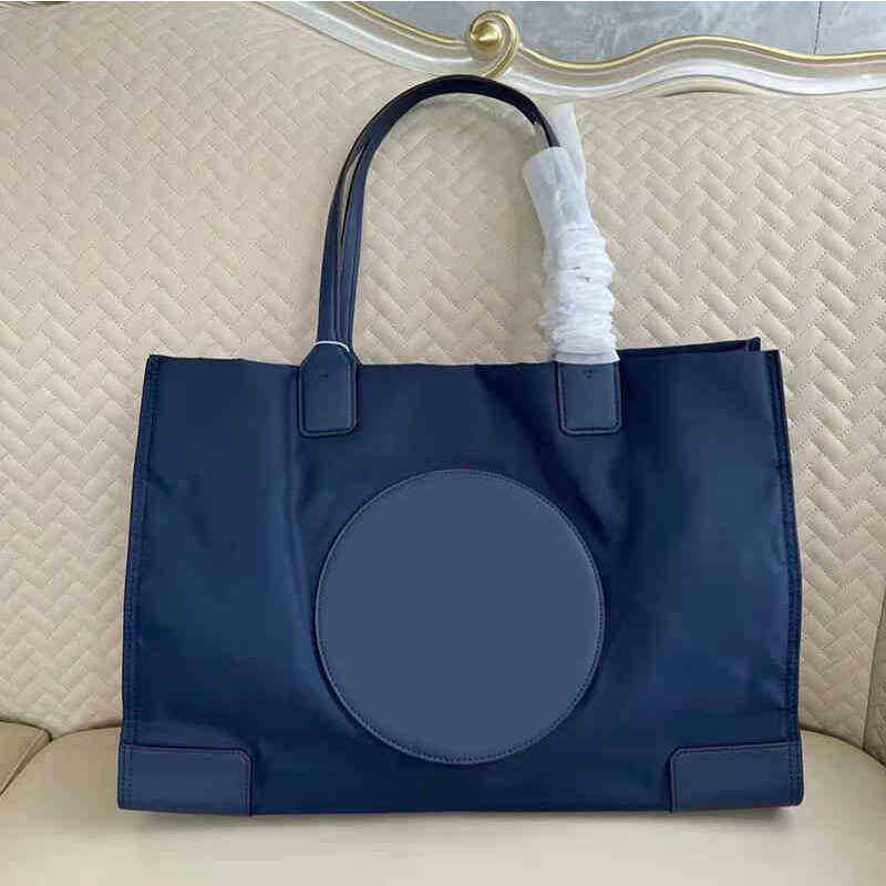 Designer Burchs Handbags Torys Tote bag TB Luxuries women crossbody Shoulder bags purses 2 SIZES Nylon classic Solid Color Large Volume 220907, Blue--style 2
Designer Burchs Handbags Torys Tote bag TB Luxuries women crossbody Shoulder bags purses 2 SIZES Nylon classic Solid Color Large Volume 220907, Blue--style 2