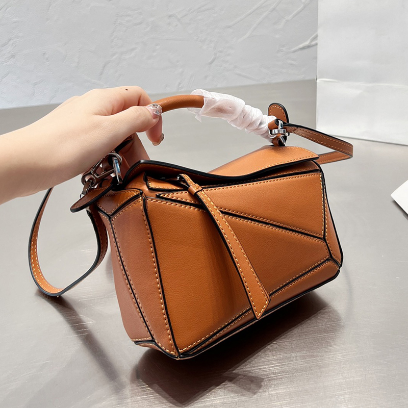 A510U95X34 shoulder bag crossbody classic handbag bento package smooth grain lines leather small size luxury designer bags mini puzzle bag 322.30.U95 A510U95X37, Orange
A510U95X34 shoulder bag crossbody classic handbag bento package smooth grain lines leather small size luxury designer bags mini puzzle bag 322.30.U95 A510U95X37, Orange