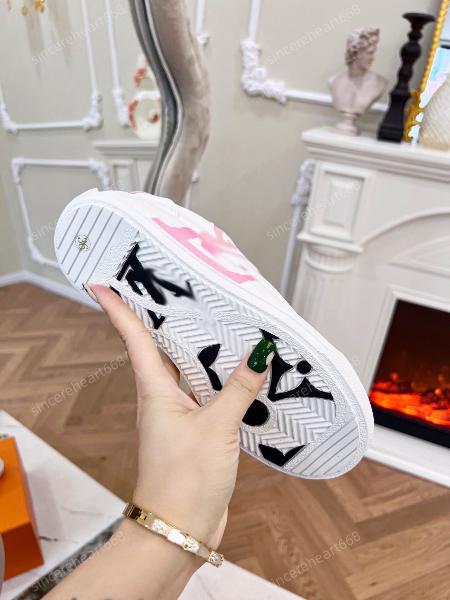 White Spring autumn Casual shoes women 100% leather lace-up sneaker fashion lady designer Running Trainers Letters woman shoe Flat Printed Men gym sneakers, This option does not ship
White Spring autumn Casual shoes women 100% leather lace-up sneaker fashion lady designer Running Trainers Letters woman shoe Flat Printed Men gym sneakers, This option does not ship