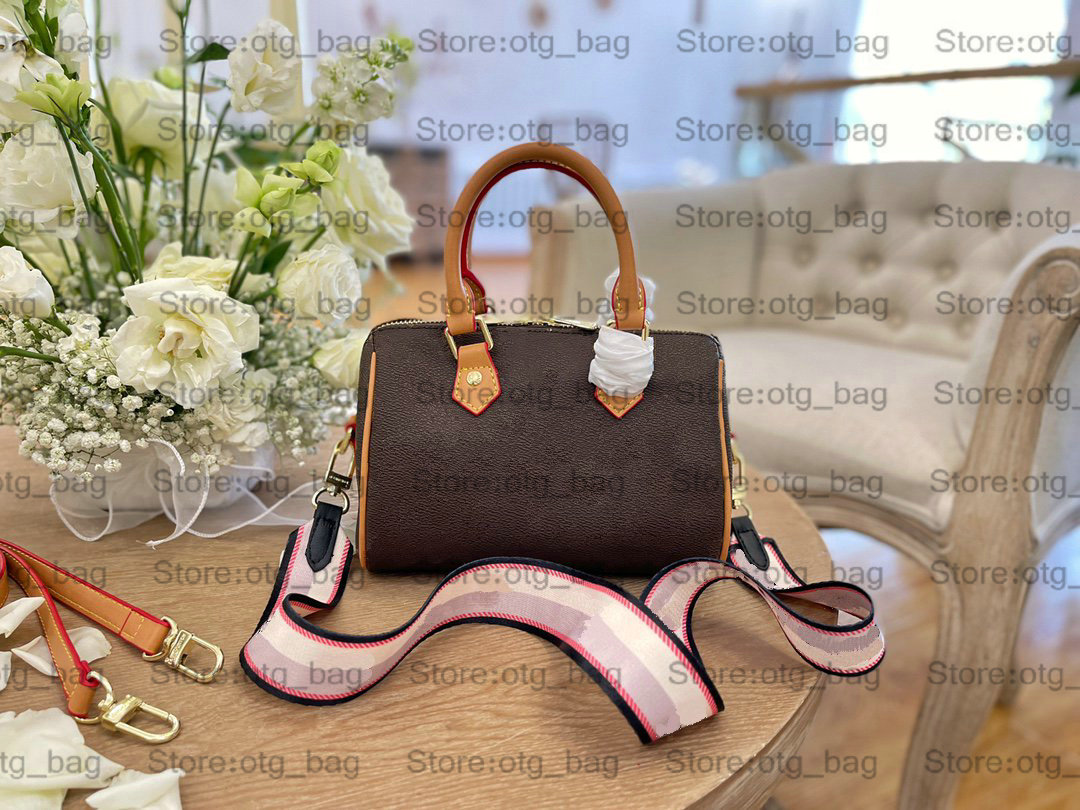 M46234 SPEEDY BANDOULIERE 20 Women Designer Bags Monograms Jacquard Purse Two Handles A Long Strap Cross Body Mini Totes Luxurys Handbags Weaving Straps
M46234 SPEEDY BANDOULIERE 20 Women Designer Bags Monograms Jacquard Purse Two Handles A Long Strap Cross Body Mini Totes Luxurys Handbags Weaving Straps