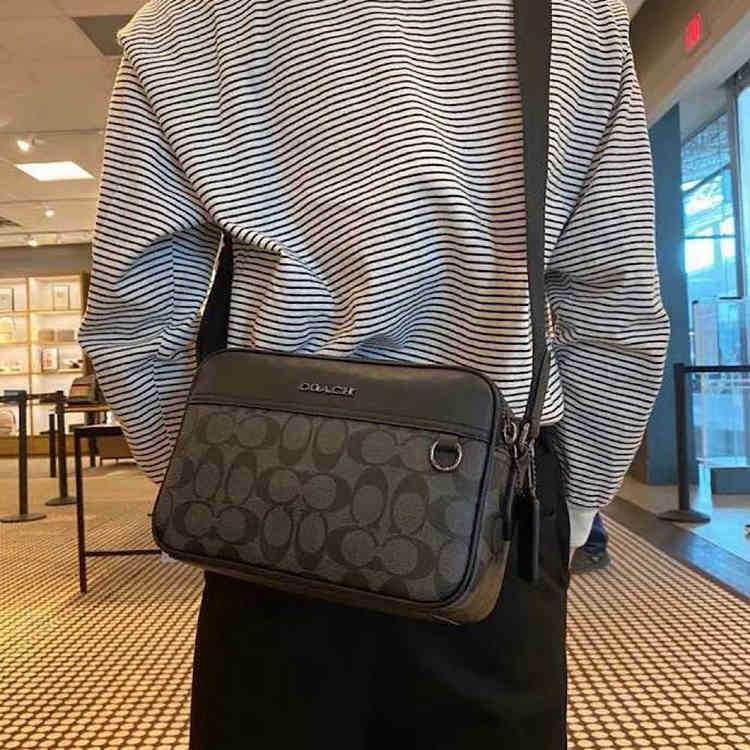 Coch Bags Designer Bag Womens Cochs Handbags Shoulder Bag Old Flower Messenger High Capacity Wallet 0ZIB, 50715 black grey single zipper
Coch Bags Designer Bag Womens Cochs Handbags Shoulder Bag Old Flower Messenger High Capacity Wallet 0ZIB, 50715 black grey single zipper