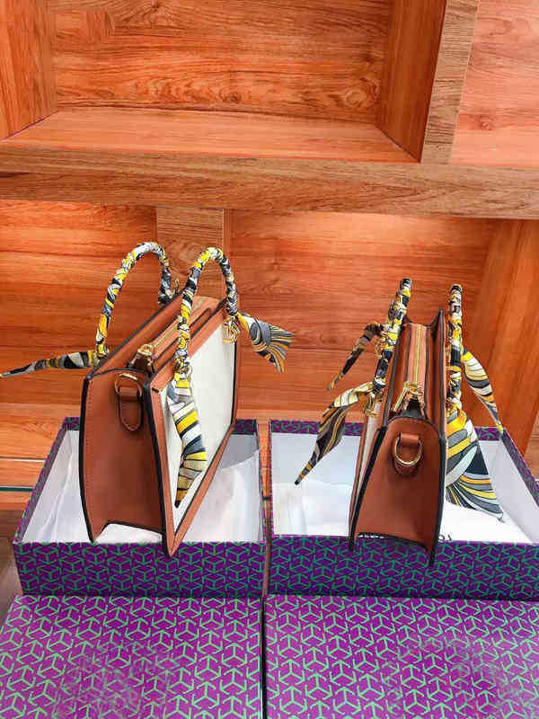 Designer Burchs Handbags Torys Tote bag TB Luxuries women crossbody Shoulder bags purses Messenger Handmade Grass Weaving Summer Beach Canva Pu Camera Doubl 8BFO, Split
Designer Burchs Handbags Torys Tote bag TB Luxuries women crossbody Shoulder bags purses Messenger Handmade Grass Weaving Summer Beach Canva Pu Camera Doubl 8BFO, Split