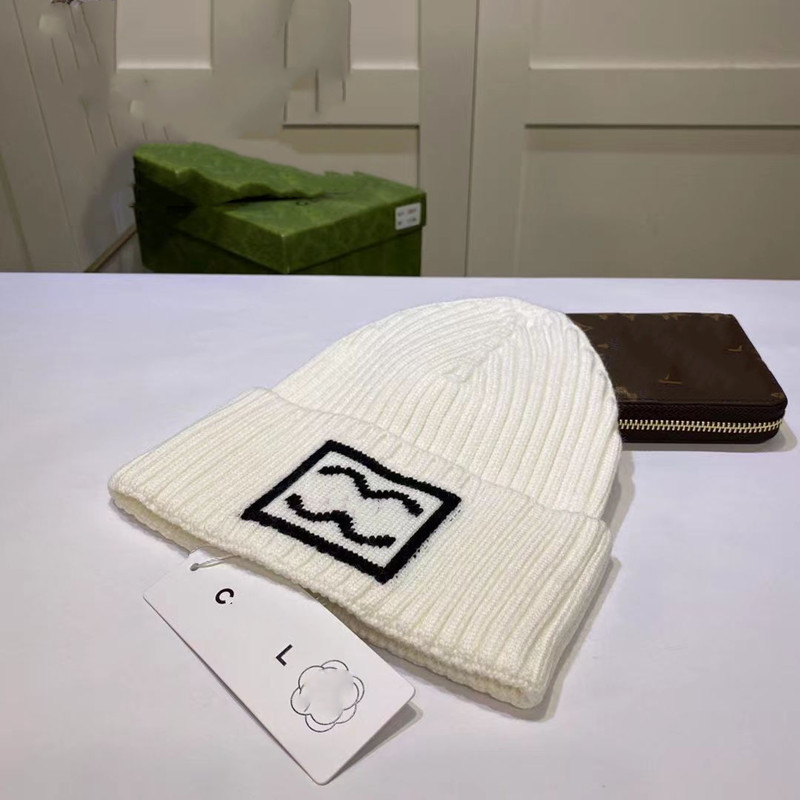 Designer Brand Men's Luxury Beanie Hat Women's Autumn and Winter New Small Fragrance Fashion Trend Retro Classic Letter Outdoor Warm Knit Hat 
Designer Brand Men's Luxury Beanie Hat Women's Autumn and Winter New Small Fragrance Fashion Trend Retro Classic Letter Outdoor Warm Knit Hat