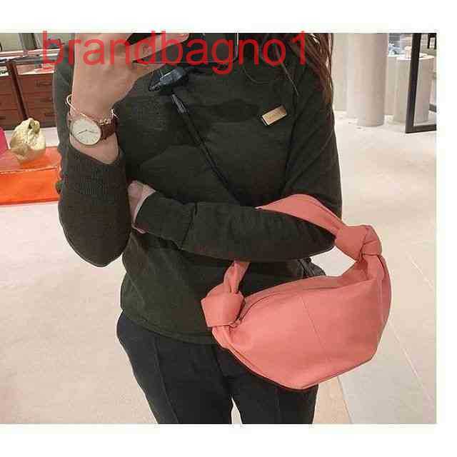 Venetas Handbags Designer Bottegav Women's Underarm Knitting Evening Party Knot Cloud Bag Hand Shoul Designers Bag Crossbody with the logo
Venetas Handbags Designer Bottegav Women's Underarm Knitting Evening Party Knot Cloud Bag Hand Shoul Designers Bag Crossbody with the logo