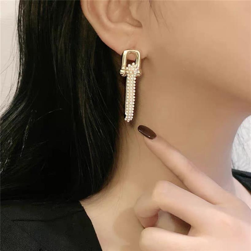 2020 New Baroque Pearl Stud Earrings for Women Vintage U Chain Earring Female Brincos Patchwork Earring Pendant Hiphop Jewelry336g
2020 New Baroque Pearl Stud Earrings for Women Vintage U Chain Earring Female Brincos Patchwork Earring Pendant Hiphop Jewelry336g