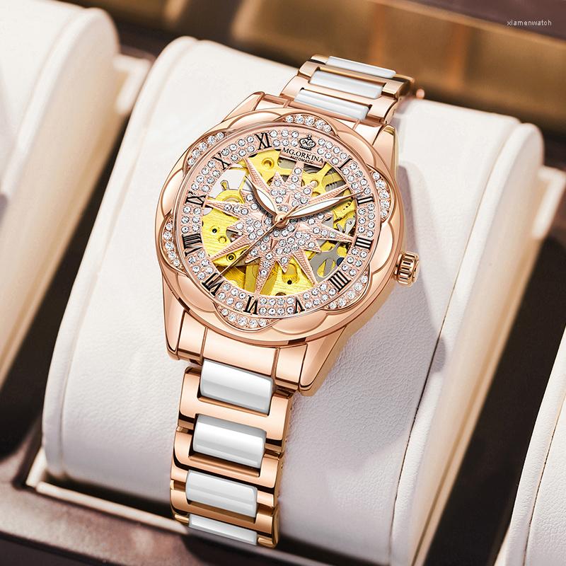 Wristwatches 2022 Watch Women Famous Logo Rhinestone Skeleton Automatic Mechanical Wristwatch Gold Gear Ceramic Strap MG139, Mg139-2 with box
Wristwatches 2022 Watch Women Famous Logo Rhinestone Skeleton Automatic Mechanical Wristwatch Gold Gear Ceramic Strap MG139, Mg139-2 with box