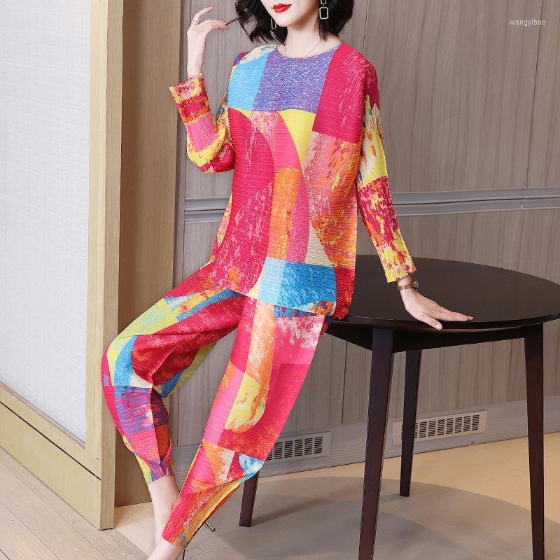 Women's T Shirts Women's T-Shirt Miyake Pleated Women's High-end Fashion Suit Design Sense Niche Spring Loose And Casual Two-piece, Picture color
Women's T Shirts Women's T-Shirt Miyake Pleated Women's High-end Fashion Suit Design Sense Niche Spring Loose And Casual Two-piece, Picture color