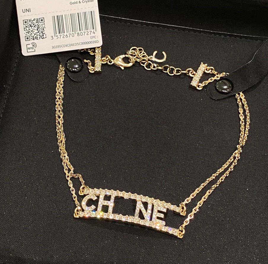2022 Luxury quality Charm Pendant necklace with words and diamond hollow design have box stamp 18k gold plated bracelet PS7279A
2022 Luxury quality Charm Pendant necklace with words and diamond hollow design have box stamp 18k gold plated bracelet PS7279A