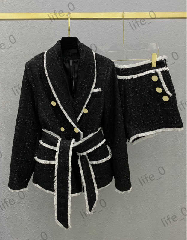 Designer Brand Womens Two Piece Pants Tweed Lace-up Coats Tops High Waisted Button Trim Shorts Thicken Warm Fashionable Women Tracksuits 1970
Designer Brand Womens Two Piece Pants Tweed Lace-up Coats Tops High Waisted Button Trim Shorts Thicken Warm Fashionable Women Tracksuits 1970
