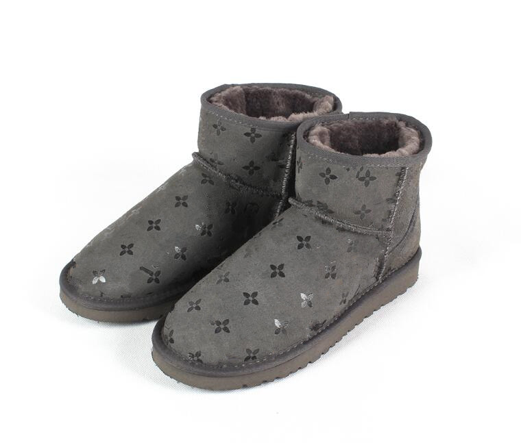2022 High quality Aus L bow U short women snow boots Soft comfortable Sheepskin keep warm plush boots with card dustbag beautiful gifts 5854
2022 High quality Aus L bow U short women snow boots Soft comfortable Sheepskin keep warm plush boots with card dustbag beautiful gifts 5854