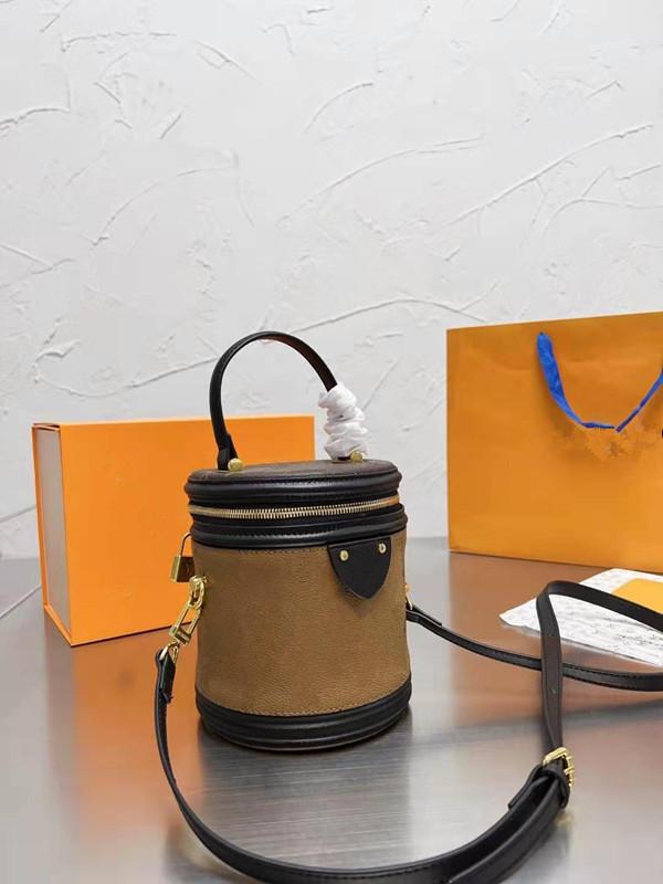Designer Shoulder Bag Drawstring Handbags Luxury Handbag Women Crossbody Messenger Bags Purse Shopping Purse High Outdoor Packs, Brown
Designer Shoulder Bag Drawstring Handbags Luxury Handbag Women Crossbody Messenger Bags Purse Shopping Purse High Outdoor Packs, Brown