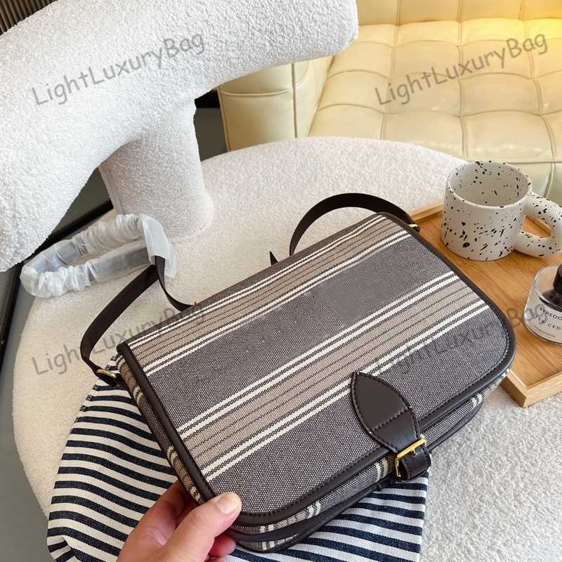 Shoulder Bag Designer Exquisite Embroidery Wallet Quality Crossbody For Women Classic Famous Brand Eye-catching Purses 220311, Split
Shoulder Bag Designer Exquisite Embroidery Wallet Quality Crossbody For Women Classic Famous Brand Eye-catching Purses 220311, Split