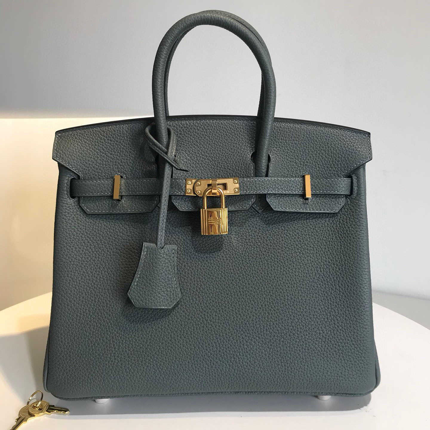 Birkins bags Luxurys designer Herme Original leather full hand sewing 25cm seagull grey Togo calf wax thread pure, Navy
Birkins bags Luxurys designer Herme Original leather full hand sewing 25cm seagull grey Togo calf wax thread pure, Navy