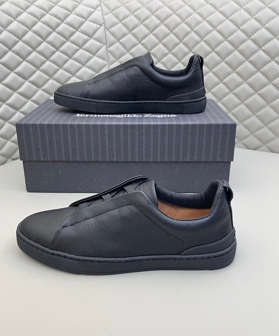 Top Luxury Sporty Men Triple Stitch Trainers Shoes Triple-crossed Elastics Rubber Sole Sneakers Man Runner Lightweight & flexible Casual Walking EU38-45
Top Luxury Sporty Men Triple Stitch Trainers Shoes Triple-crossed Elastics Rubber Sole Sneakers Man Runner Lightweight & flexible Casual Walking EU38-45