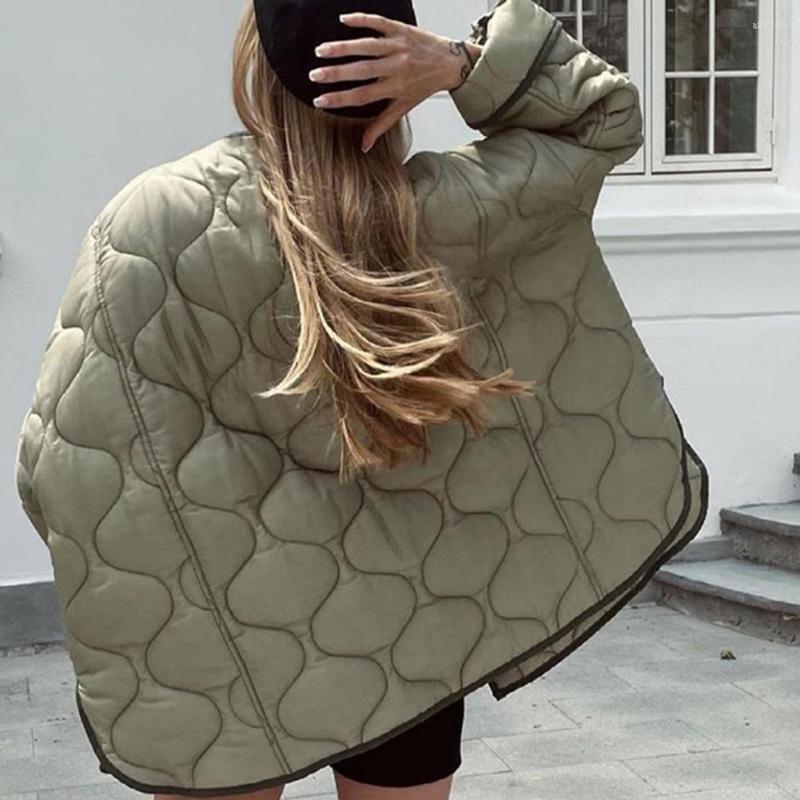 Women' Down Quilted Jacket Flap Pockets Loose Fit Round Neck Long Sleeve Lightweight Slit Coat Winter/Autumn 2022 Outwear For Daily, Green
Women' Down Quilted Jacket Flap Pockets Loose Fit Round Neck Long Sleeve Lightweight Slit Coat Winter/Autumn 2022 Outwear For Daily, Green