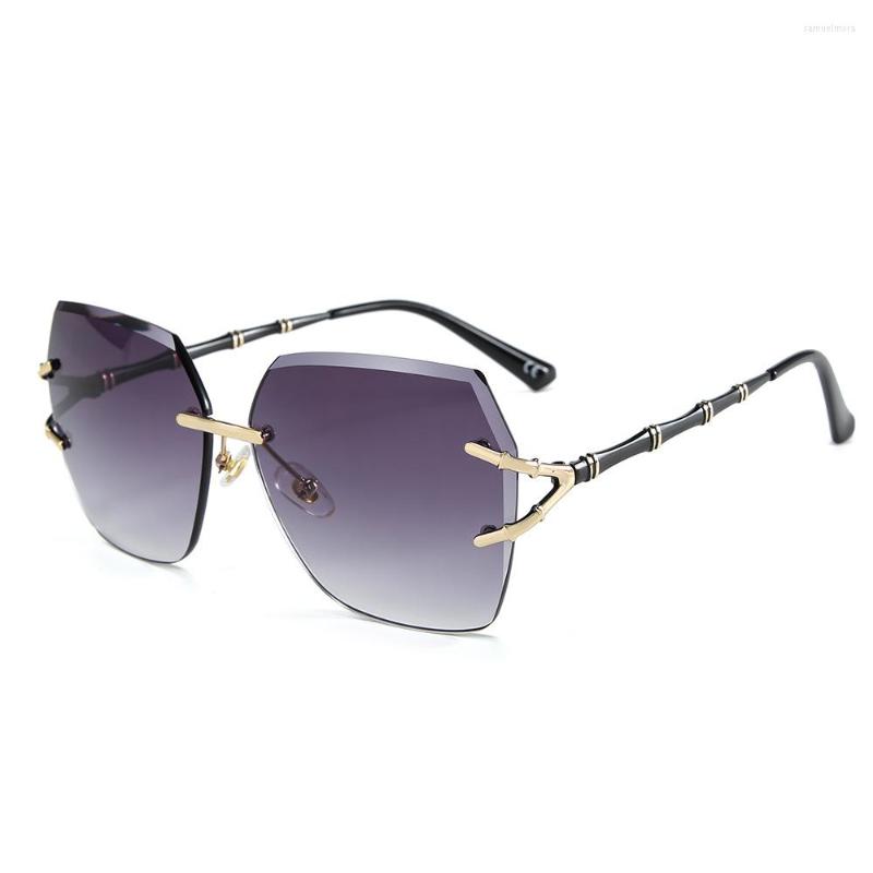 Sunglasses Fashion Rimless Women Square Goggle Glasses Female Brand Trend Flower Legs Shades Uv400 Vintage Eyeglasses
Sunglasses Fashion Rimless Women Square Goggle Glasses Female Brand Trend Flower Legs Shades Uv400 Vintage Eyeglasses
