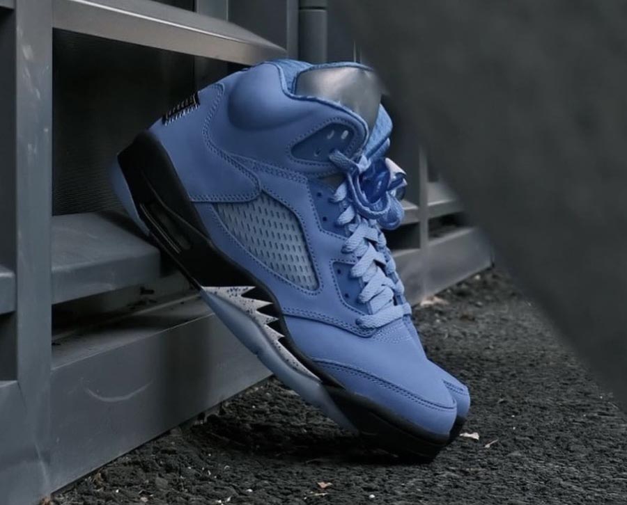 2022 Release Authentic 5 UNC Shoes 5S University Blue Black White Silver 3M Reflective Men Outdoor Sneakers With Original box DV1310-401 Size US7-13
2022 Release Authentic 5 UNC Shoes 5S University Blue Black White Silver 3M Reflective Men Outdoor Sneakers With Original box DV1310-401 Size US7-13