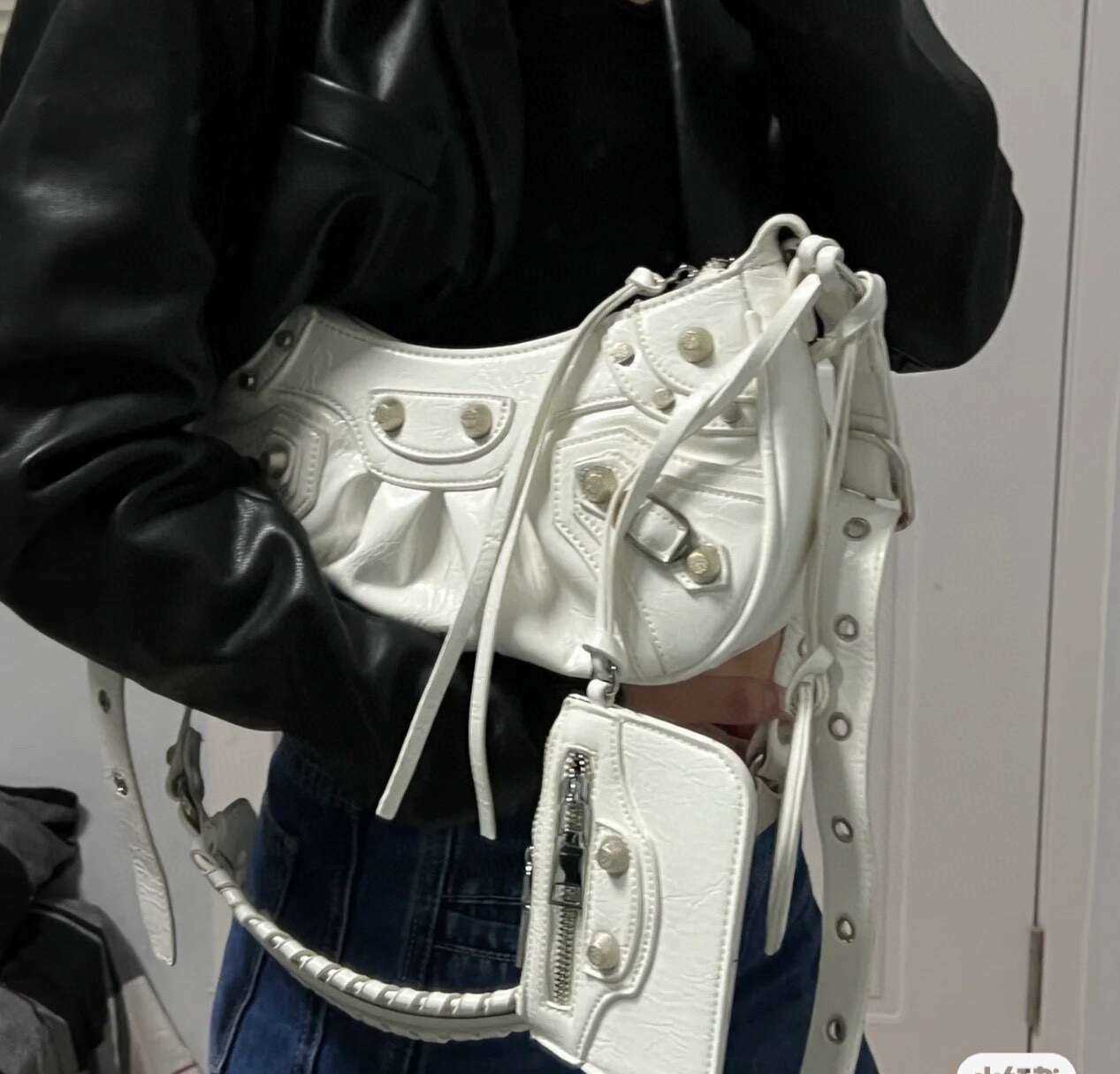 Designer bag womens shoulder 22fw Fashion Top 5A leather hand with mirror love letter classic cross body motorcycle s, Gray
Designer bag womens shoulder 22fw Fashion Top 5A leather hand with mirror love letter classic cross body motorcycle s, Gray