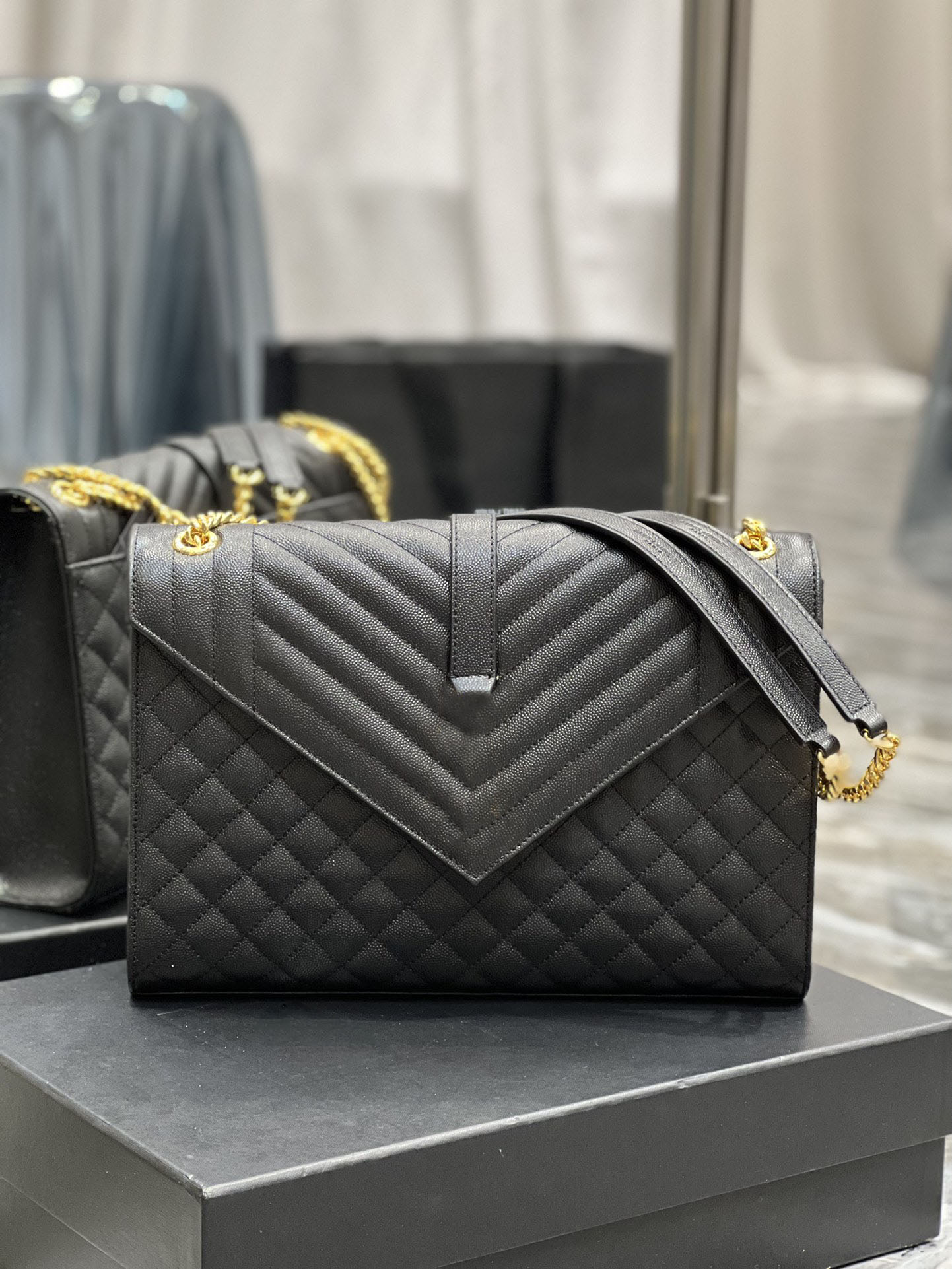 Genuine Leather Quilted Shoulder Bag: ENVELOPE 10A Quality Design with Chain Strap, Letter Y Flap & V-Shaped Manhattan Box - Ideal for Women's Everyday Use
Genuine Leather Quilted Shoulder Bag: ENVELOPE 10A Quality Design with Chain Strap, Letter Y Flap & V-Shaped Manhattan Box - Ideal for Women's Everyday Use