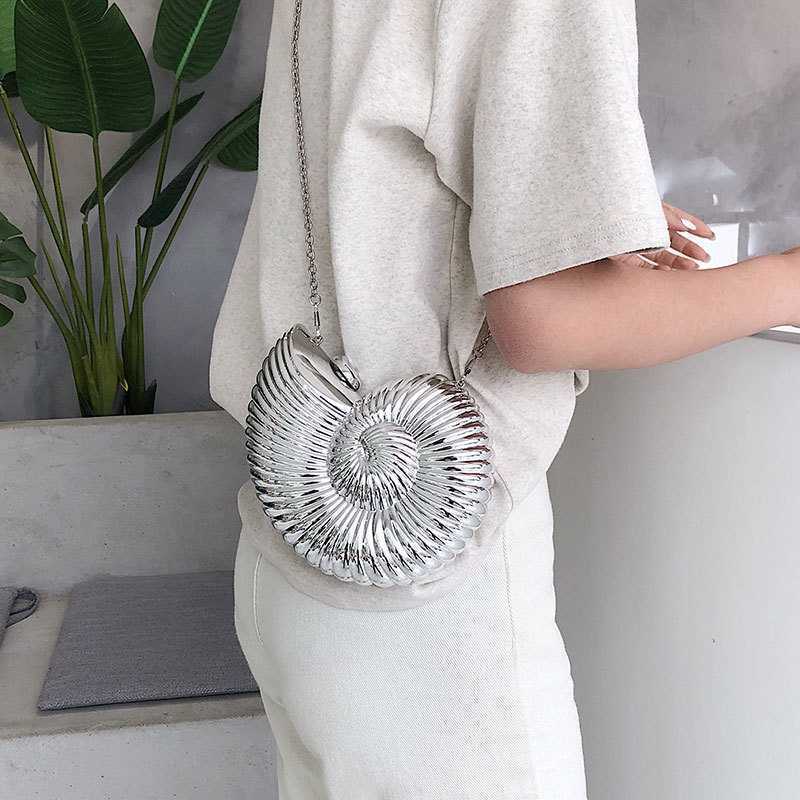 Luxury Designer Fun Conch Handbag Retro Ladies Shoulder Messenger Bag Fashion Small Chain Bag Personality Shell Bag Sac A Main, Gold
Luxury Designer Fun Conch Handbag Retro Ladies Shoulder Messenger Bag Fashion Small Chain Bag Personality Shell Bag Sac A Main, Gold