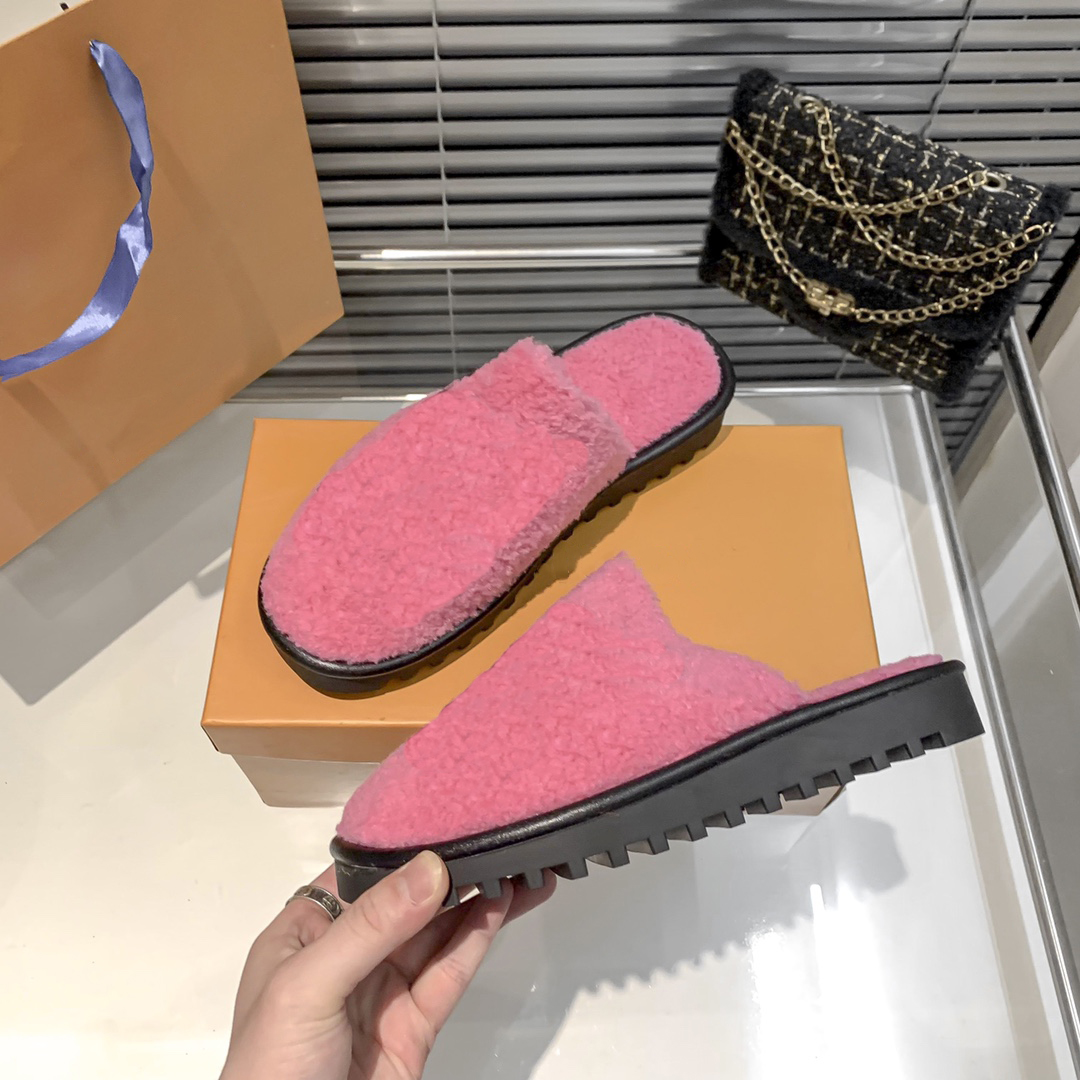 Classic Luxury Designer Furry Slippers Women Slippers Winter Soft Fur Warm Fluffy Cross Black White Pink Beige Initials Fleece Belt Box Size 35-40, Dark brown
Classic Luxury Designer Furry Slippers Women Slippers Winter Soft Fur Warm Fluffy Cross Black White Pink Beige Initials Fleece Belt Box Size 35-40, Dark brown