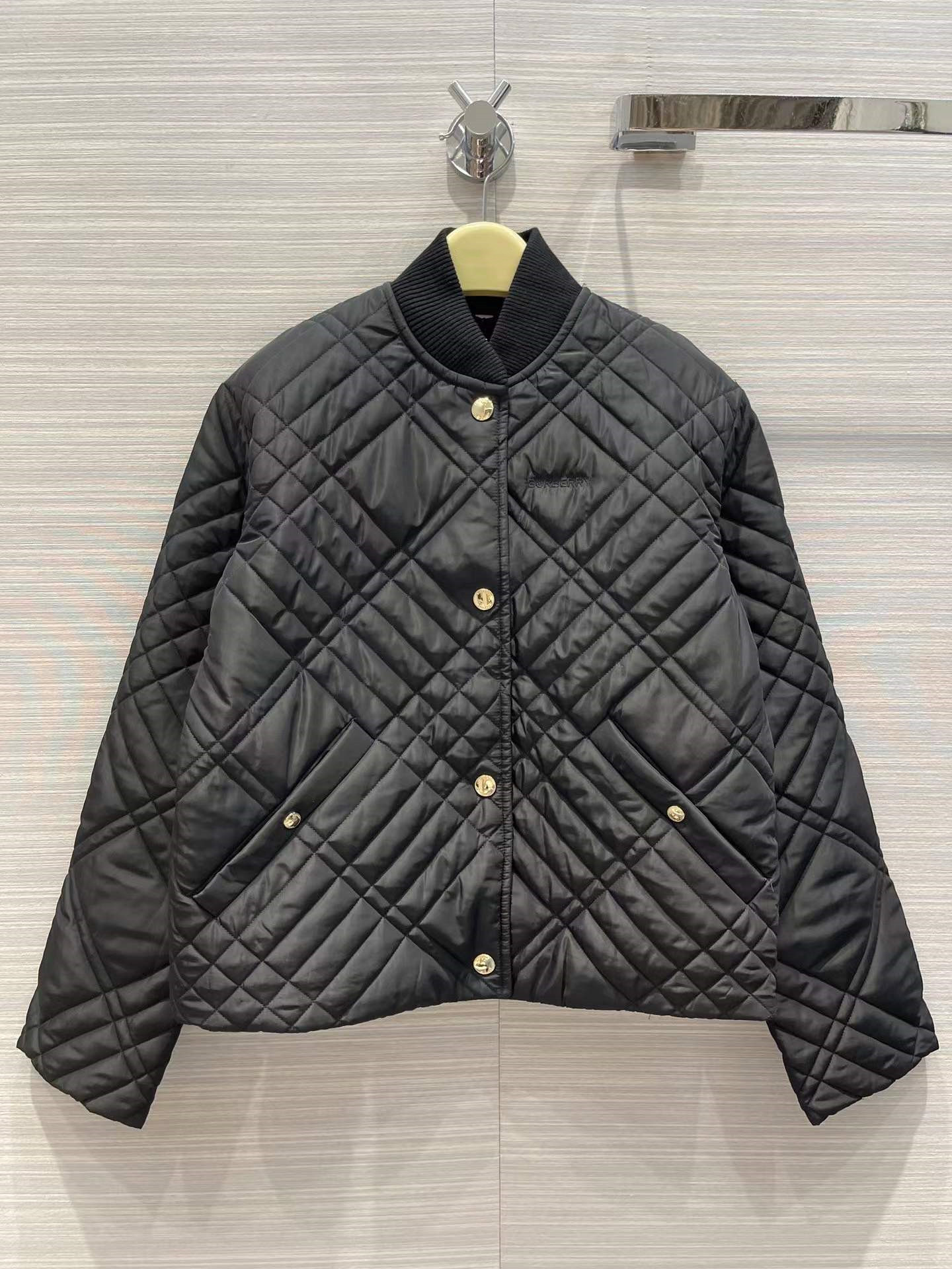 Milan Runway Jackets 2022 Autumn Winter Stand Collar Long Sleeve Panelled Women' Designer Coats Brand Same Style Outerwear 1005-3, Khaki
Milan Runway Jackets 2022 Autumn Winter Stand Collar Long Sleeve Panelled Women' Designer Coats Brand Same Style Outerwear 1005-3, Khaki