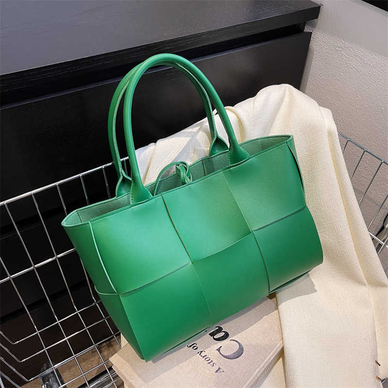 Bottegas Bag Point Venetas 2022 spring knitting new high-capacity women's bag tote large lattice hand fashion single shoulder diagonal, Black
Bottegas Bag Point Venetas 2022 spring knitting new high-capacity women's bag tote large lattice hand fashion single shoulder diagonal, Black