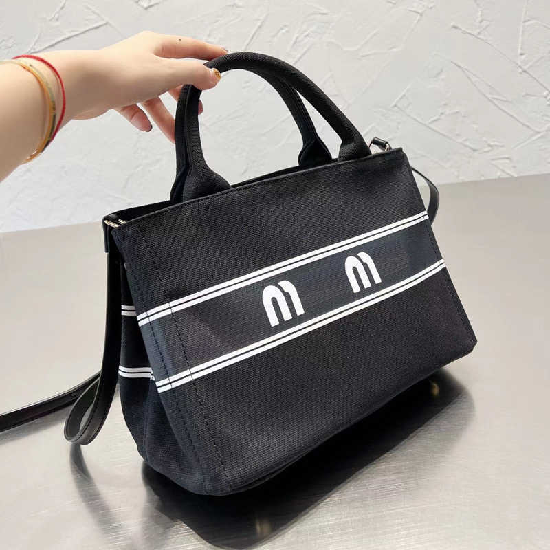 Designer bags Women Tote Bag Handbag Shoulder Bags High version Leather Purses Ladies Large Travel Multifunctional Autumn and Winter, #23 25x12cm
Designer bags Women Tote Bag Handbag Shoulder Bags High version Leather Purses Ladies Large Travel Multifunctional Autumn and Winter, #23 25x12cm