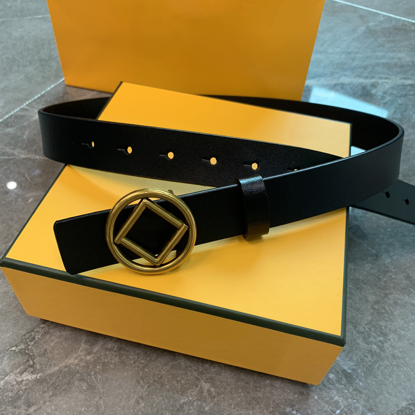 Luxury designer belt Classic style Width 3.0cm Leather material for men and women Multi color options are great very good nice, Customize
Luxury designer belt Classic style Width 3.0cm Leather material for men and women Multi color options are great very good nice, Customize