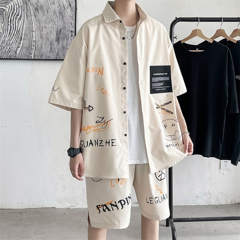 Men's Tracksuits Summer Shorts Sets Men Casual Letter Graffiti Print Short Sleeve Clothes Patchwork Large Size Shirt Suits Man Black Beige 221006
Men's Tracksuits Summer Shorts Sets Men Casual Letter Graffiti Print Short Sleeve Clothes Patchwork Large Size Shirt Suits Man Black Beige 221006