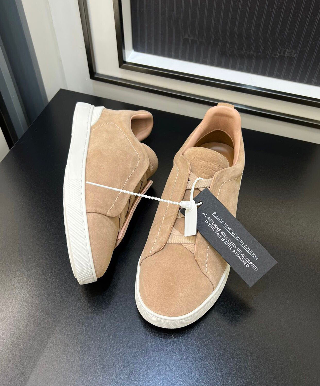 Popular Wholesale Men Triple Stitch Sneakers Shoes Triple-crossed Elastics Rubber Sole Runner Sports Lightweight & Flexible Discount Footwear EU38-45 With Box
Popular Wholesale Men Triple Stitch Sneakers Shoes Triple-crossed Elastics Rubber Sole Runner Sports Lightweight & Flexible Discount Footwear EU38-45 With Box