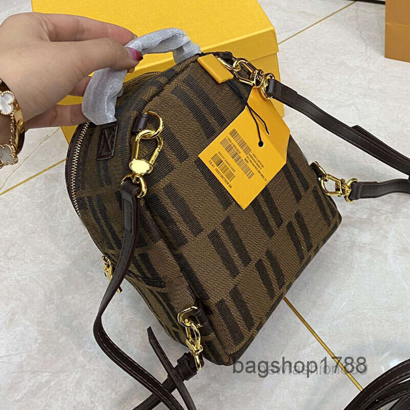 School Bags Men Shoulder Backpack Designer Women Man Mini Handbag Boy Girls Satchels Head Canvas Leather Bag Zipper Handbags Woman Let
School Bags Men Shoulder Backpack Designer Women Man Mini Handbag Boy Girls Satchels Head Canvas Leather Bag Zipper Handbags Woman Let