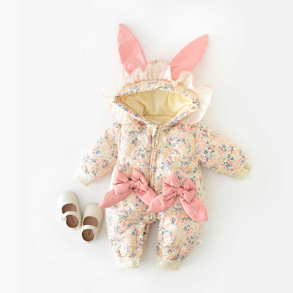 Rompers Girl Baby Sweet Flower Hooded Romper New Zipper Rabbit Quilted Jacket Toddler Girls Winter Warm Cotton Jumpsuit J220922
Rompers Girl Baby Sweet Flower Hooded Romper New Zipper Rabbit Quilted Jacket Toddler Girls Winter Warm Cotton Jumpsuit J220922