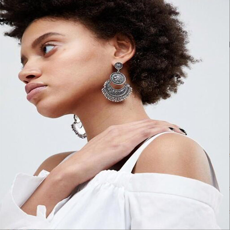 2022 New Chandelier Little Popular Design Exaggerate Vintage Flower Bell Earrings Large Ring Alloy Tassel Earrings Women
2022 New Chandelier Little Popular Design Exaggerate Vintage Flower Bell Earrings Large Ring Alloy Tassel Earrings Women