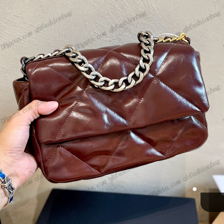 Womens Oil Wax 19 Jumbo Designer Bags Classic Quilted Vintage Gold Silver Two-tone Hardware Chain Strap Multi Pocket Crossbody Sac Large Capacity Daily Handbags 26CM, Box
Womens Oil Wax 19 Jumbo Designer Bags Classic Quilted Vintage Gold Silver Two-tone Hardware Chain Strap Multi Pocket Crossbody Sac Large Capacity Daily Handbags 26CM, Box