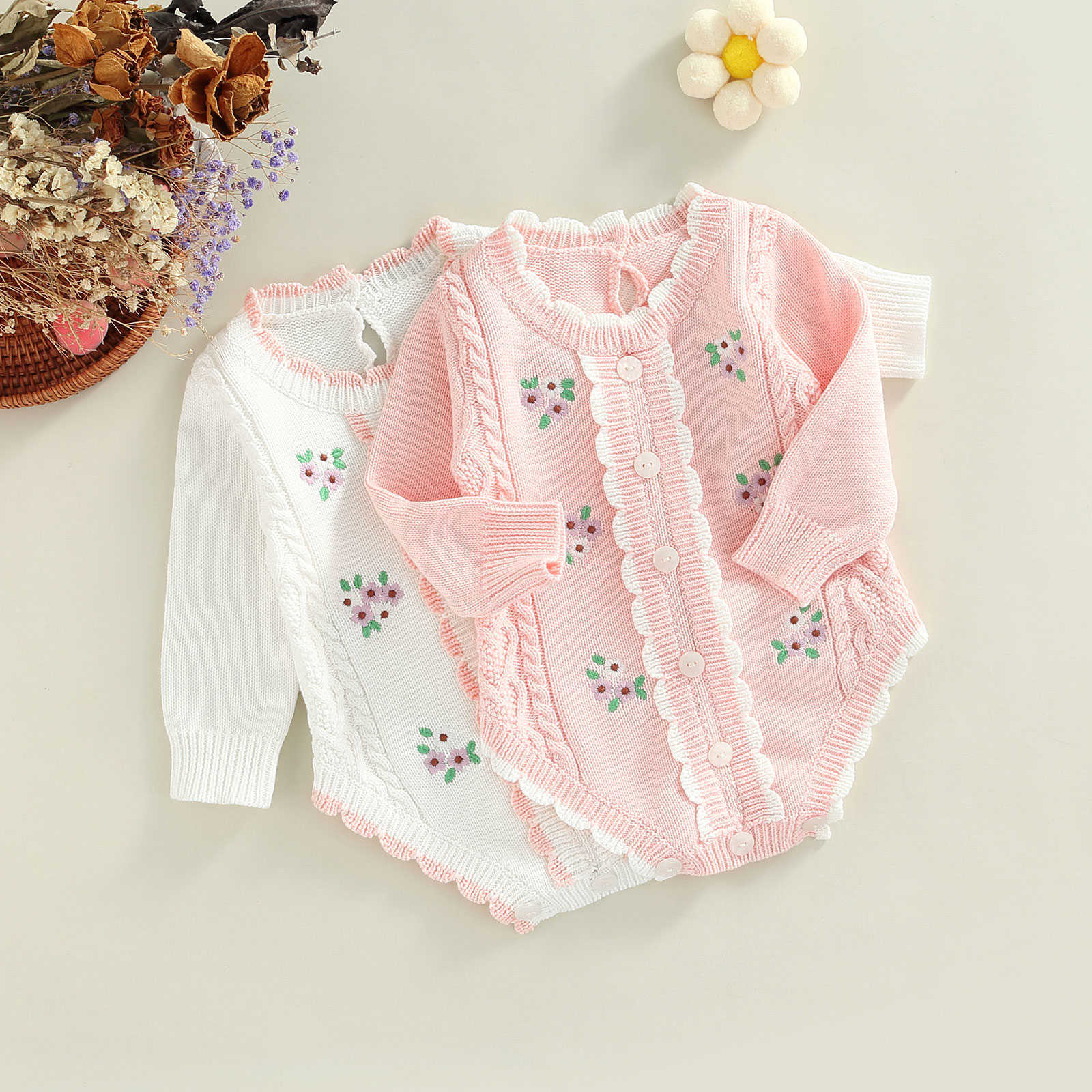 Rompers Baby Girl Autumn Clothes Flower Embroidery Round Neck Long Sleeve Knitted Jumpsuit Romper With Buttons J220922, White
Rompers Baby Girl Autumn Clothes Flower Embroidery Round Neck Long Sleeve Knitted Jumpsuit Romper With Buttons J220922, White