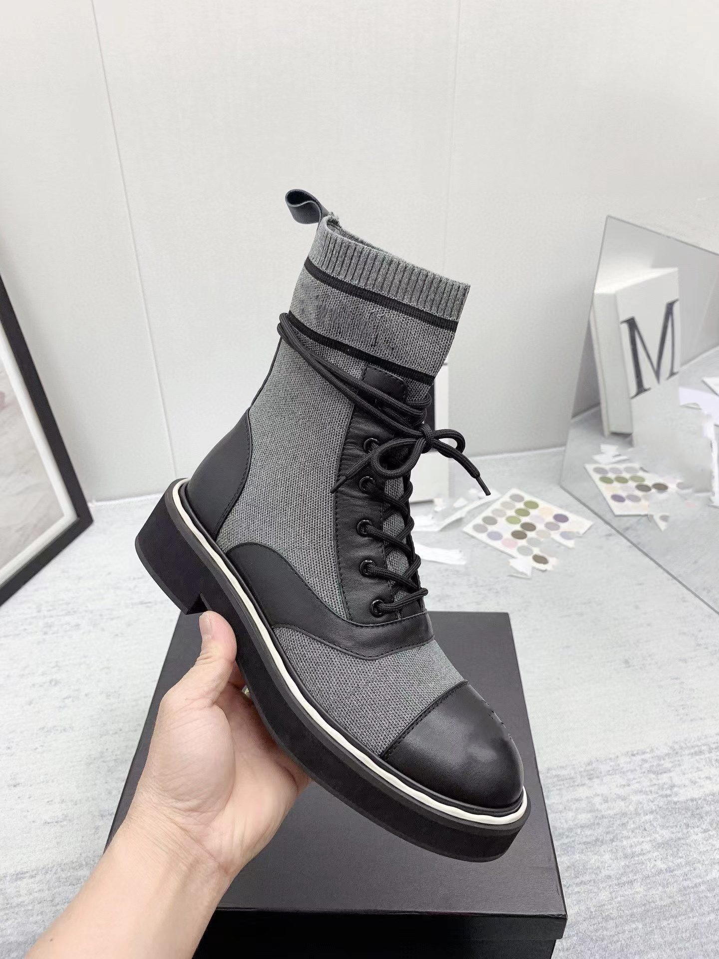 Womens boots Round Toe shoes weaving lining import sheepskin cushion foot sheepskin size 35-40
Womens boots Round Toe shoes weaving lining import sheepskin cushion foot sheepskin size 35-40