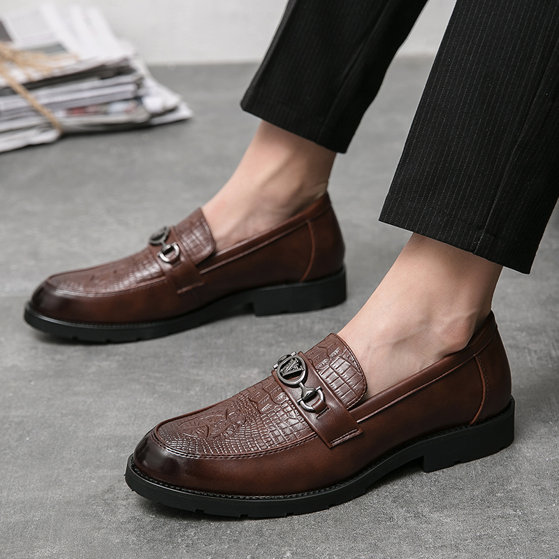 Carved Brogue Leather Oxford Shoes Pointed Toe One Stirrup Retro Luxury Metal Buckle Men's Fashion Formal Casual Shoes Business Shoes Multi Size 38-47, Black
Carved Brogue Leather Oxford Shoes Pointed Toe One Stirrup Retro Luxury Metal Buckle Men's Fashion Formal Casual Shoes Business Shoes Multi Size 38-47, Black