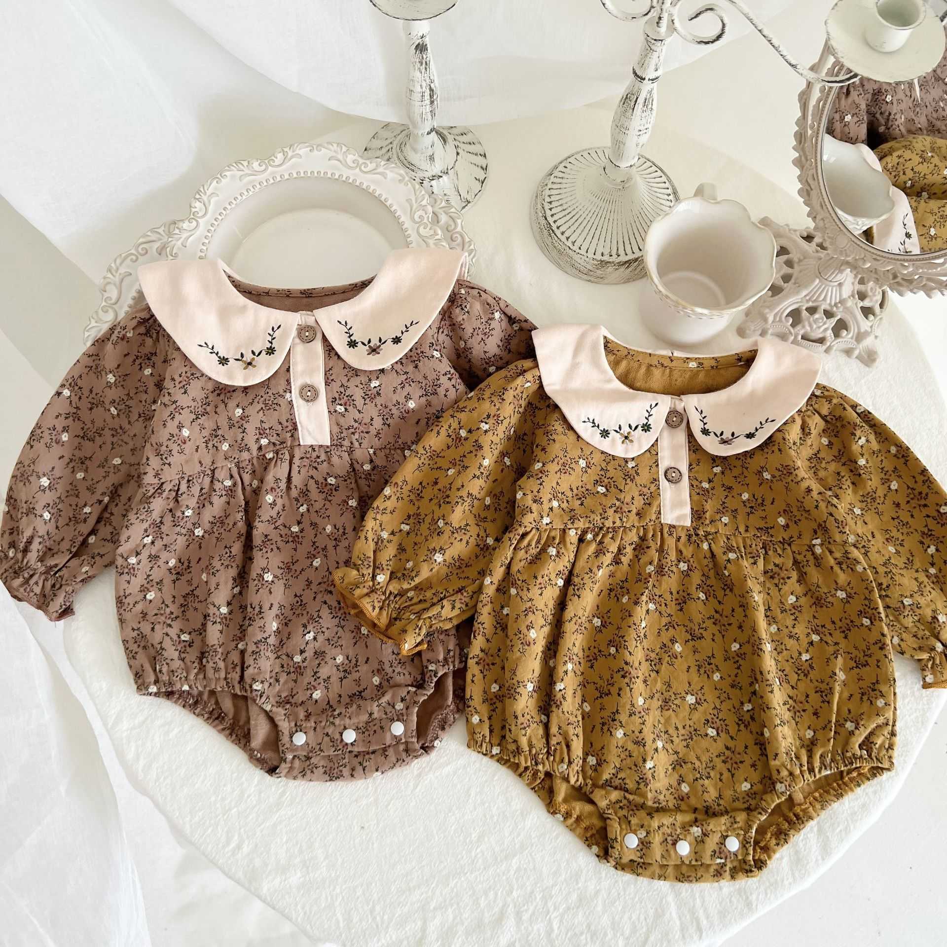 Rompers Kid Autumn Retro Bodysuit Baby Girl Sweet Peter Pan Collar Flower Embroidery Puff Sleeves Cotton Jumpsuit One Piece J220922, Brown.
Rompers Kid Autumn Retro Bodysuit Baby Girl Sweet Peter Pan Collar Flower Embroidery Puff Sleeves Cotton Jumpsuit One Piece J220922, Brown.