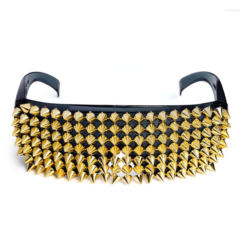 Sunglasses Classic Punk Goggles Men Women Party Christmas Bar Glasses Shades Personalized Face Mask Rivet UV400
Sunglasses Classic Punk Goggles Men Women Party Christmas Bar Glasses Shades Personalized Face Mask Rivet UV400