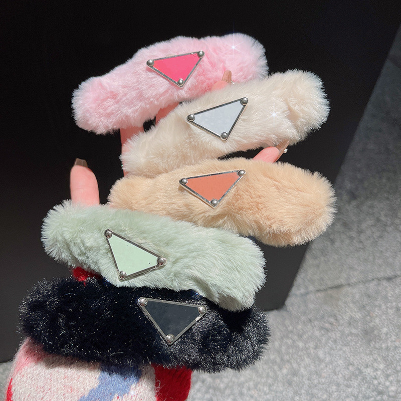 2022 Winter Women Designers Hair Clips Side Bangs FUR Barrette Makeup Tools Female Ladies Girls Headwear Hairpin Hair Accessories P129
2022 Winter Women Designers Hair Clips Side Bangs FUR Barrette Makeup Tools Female Ladies Girls Headwear Hairpin Hair Accessories P129