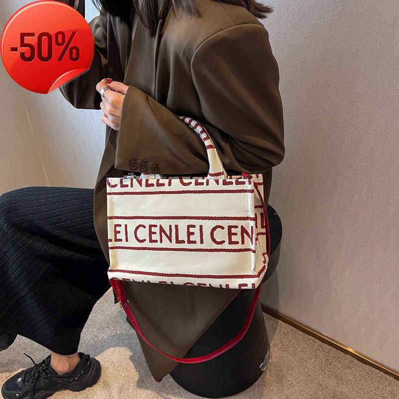 Designer Bags Autumn and Winter 2022 New Triumphal Arch Women's Woollen Tot Lisa Same Letter Portable Shopping Factory Direct Sale luxury handbags Promotion, Black
Designer Bags Autumn and Winter 2022 New Triumphal Arch Women's Woollen Tot Lisa Same Letter Portable Shopping Factory Direct Sale luxury handbags Promotion, Black
