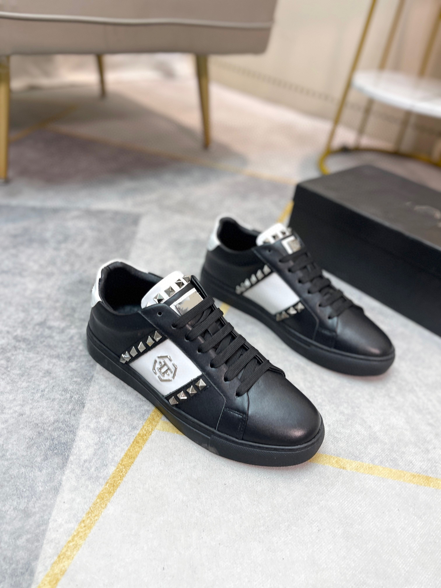 2023 Quality Mens Solid color Low-Top Casual shoes Fashion metal Shoe Runner Trainers Genuine Leather Lace-up genuine leathers, Black
2023 Quality Mens Solid color Low-Top Casual shoes Fashion metal Shoe Runner Trainers Genuine Leather Lace-up genuine leathers, Black