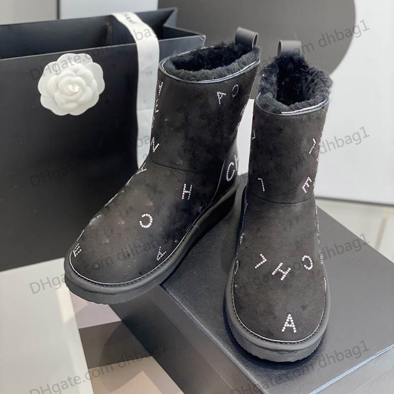 Designer Womens Snow Ankle Boots Winter Platform Low Heels With Fur Letters Shiny Strass Chelsea Boot Comfortable Warm Fashion Black Casual Shoes Knee Cowboy Boot
Designer Womens Snow Ankle Boots Winter Platform Low Heels With Fur Letters Shiny Strass Chelsea Boot Comfortable Warm Fashion Black Casual Shoes Knee Cowboy Boot