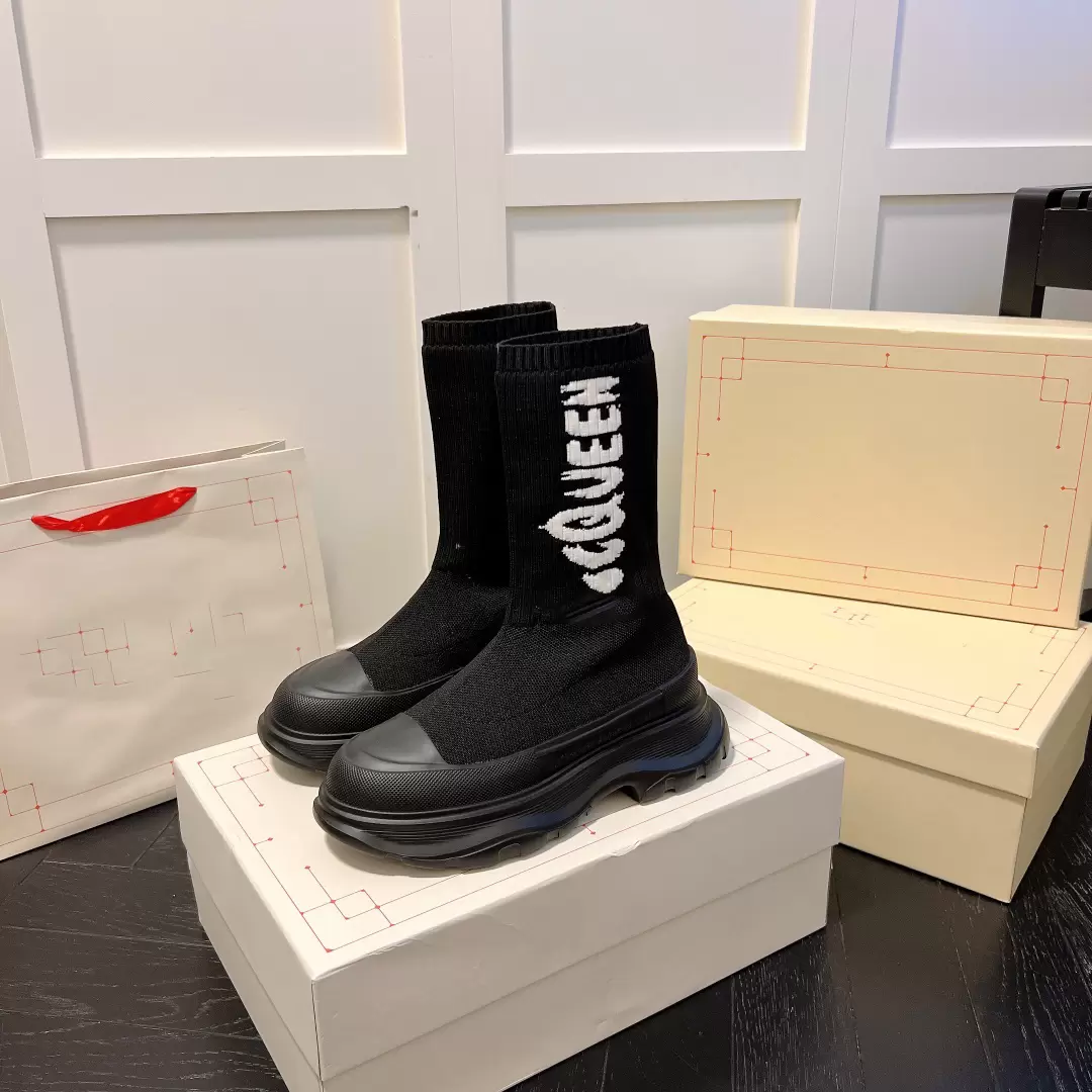 Sock Boots Shoes Wearing Style Height Increase Go With Every Fit For 4 Seasons With Size 35-45, Black
Sock Boots Shoes Wearing Style Height Increase Go With Every Fit For 4 Seasons With Size 35-45, Black