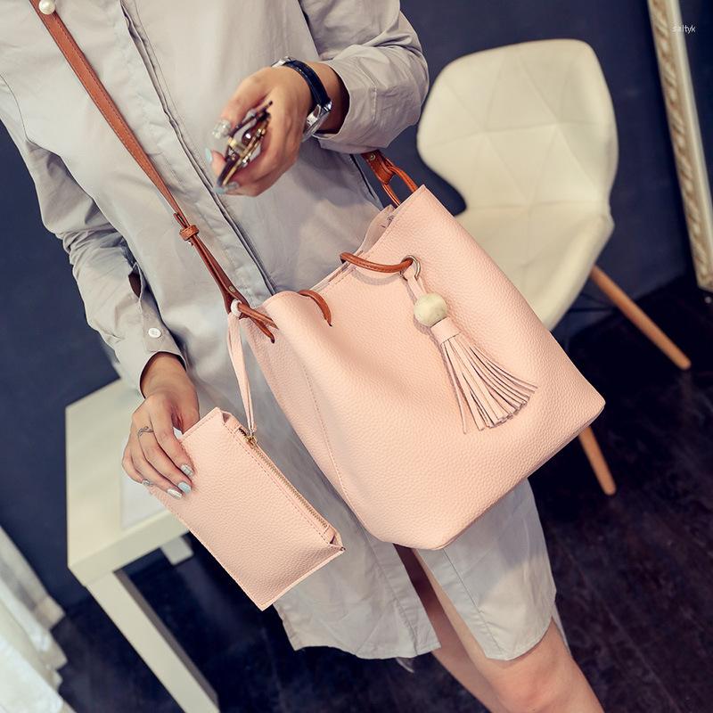 Evening Bags Women's Bag 2022 Wooden Bead Water Bucket Mother Two-piece Fashion Tassel Handbag Single-shoulder Slant, Black
Evening Bags Women's Bag 2022 Wooden Bead Water Bucket Mother Two-piece Fashion Tassel Handbag Single-shoulder Slant, Black