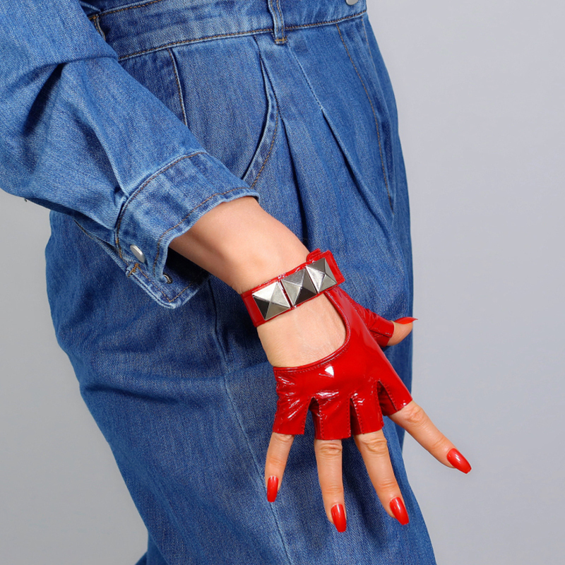 Five Fingers Gloves 100 REAL PATENT LEATHER Fingerless Short Gloves Red Silver Studs Half Finger Women SemiFinger Gloves WZP33 221006