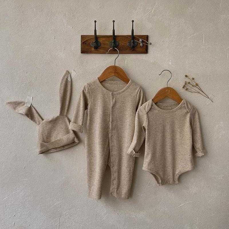 Rompers 02y Boy Simple Solid Romper Casual Striped Single Breasted Cotton Jumpsuit Baby Autumn New Soft Clothes With Cap J220922, Bodysuit
Rompers 02y Boy Simple Solid Romper Casual Striped Single Breasted Cotton Jumpsuit Baby Autumn New Soft Clothes With Cap J220922, Bodysuit