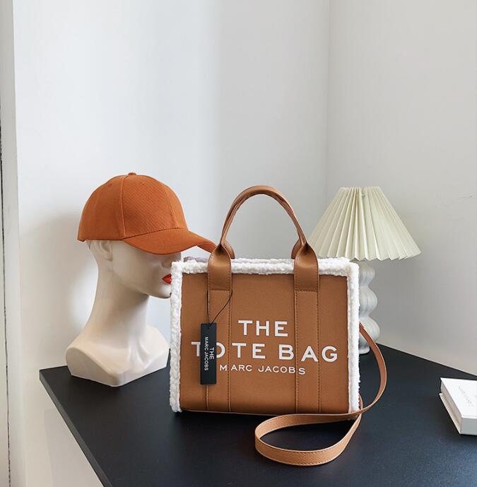 2022 Marc Jocobs The Tote Bag Famous Designer Cool Practical Large Capacity YSLity Shoulder Handbag Women Great Coin Purse Crossbody Casual Square Canvas Wallet
2022 Marc Jocobs The Tote Bag Famous Designer Cool Practical Large Capacity YSLity Shoulder Handbag Women Great Coin Purse Crossbody Casual Square Canvas Wallet