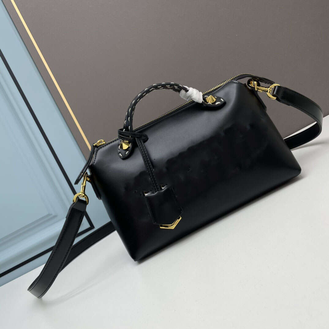 ladies handbag designer purse luxury chain with interior leather fashion classic heat high size 28-10-18cm 2022
ladies handbag designer purse luxury chain with interior leather fashion classic heat high size 28-10-18cm 2022